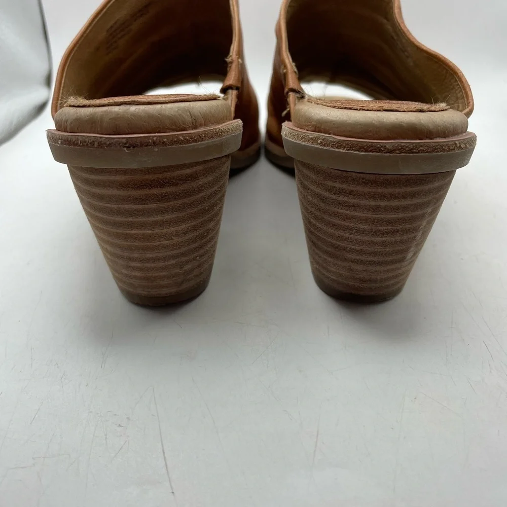 Sofft Women's Tan Leather wedges size 8